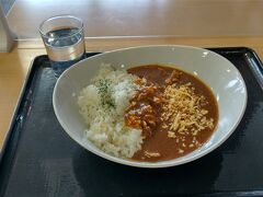 丘珠キッチン

レンタカーを借りる前に、2階の丘珠キッチンへ行って昼食。
名物丘珠カレー。
前回の知床旅行の時に食べた時からもぅ食べたくて、食べたくて。
一口食べて「うまっ(^O^)／幸せ～」