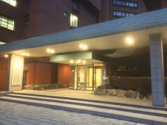 水沢ICから東北自動車道を進み、盛岡ICで降り、そこから、つなぎ温泉に来ました。

今宵の宿泊するホテルです。
