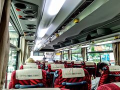 定刻通りバスが到着。行きは広電バスだ。7時すぎに大塚駅を出発するバスは、今回は、ガラガラだった。