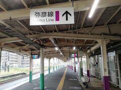 東三条駅で弥彦線に乗り換えです。40分以上時間がありましたが、雨模様であるのと15時5分発の列車が既にホームにいたので、途中下車しないで車内で待機しました。