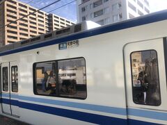 ところが、乗る電車を間違えて泉北高速鉄道和泉中央駅行きに乗ってしまった。泉北高速鉄道の深井駅で下車。