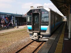 1番線には五所川原止まりなのか普通列車が止まってました。
GV-E400系です。