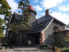 今日のお目当てはここ、藤田記念庭園内にある『大正浪漫喫茶室』です。素敵な洋館ですね。