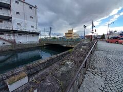 龍宮橋は小樽運河に架かる4つの橋の一つで、浅草橋から中央橋の区間は観光客で賑わってましたが、竜宮橋付近は観光客もまばらで、静かでした。