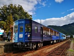 貞光駅で10分ほど停車し、お弁当を積み込みます。