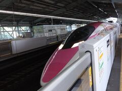 団体専用列車ハローキティ500系新幹線のぞみ683号博多行きが新神戸駅1番乗り場に到着。
一般のお客様はご乗車できません。これから博多へ。