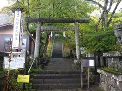 旧軽井沢銀座を散策した後は車で熊野皇大神社へ