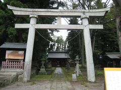 山本不動尊を後にして同じ棚倉町の「都々古別神社」へ。
ととこわけじんじゃと読みます。
こちら地方ならではの　ここも行ってみたいと密かに思っていた場所です。
私以外の三人（ダンナ、息子、娘）も　この後　プロが選ぶナンちゃらのために
ふてくされずについて来ます。
拝んでいるのか、賽銭を入れているのか入れてないのかは、勝手にしてもらっています。