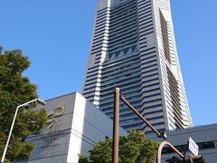 横浜ランドマークタワーに到着。
ランドマークプラザのレストランで松茸料理コースを堪能します。