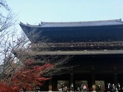 平安神宮に寄り道を考えてたのに、
さっきのところで曲がらず真っ直ぐ行っちゃったので南禅寺に着いちゃった。
