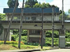 　道路を左折し「ほくほく線大島駅」を通過。
(   http://www.pcpulab.mydns.jp/main/hokuetukyukou_hokuhokuooshima.htm  )