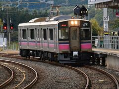 田沢湖駅からは1日にたった4本しかない普通列車で盛岡に向かいます。
こまち号は臨時も含めると26本もあるというのに。