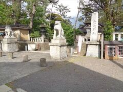 足湯の隣にあった重蔵神社という神社．