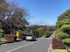 鳥居をくぐって暫く直進
途中で右折したところの公園に
