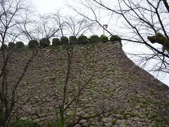 ランチを２０分で済ませ、残り３０分の自由時間を利用して近くの延岡城跡・城山公園へ向かいました。