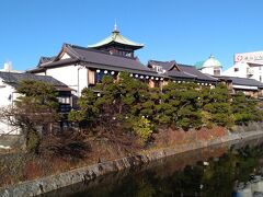 伊東温泉に着きました。
昭和の初めに開業した東海館。
現在は文化施設になっています。