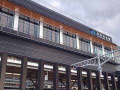 1時間ほどで芦原温泉駅到着。
こちらも新幹線延伸に向け、新駅舎がドーンとお出迎え。
でもでもまだ開業していないので外から見るだけです。