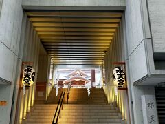 こないだはよくわからなかったのですが、こちらから水天宮に入れる入口でした。