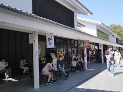 桜の小路
熊本城は、地震の被害と修復については報道で知っていたのですが、このような施設ができたことは知りませんでした。
熊本城と熊本城ミュージアムわくわく座との共通入館料は８５０円で５０円高いだけなので、購入しわくわく座にも入ってみました。熊本城の歴史なども学べて事前に見学するのもいいかと思います。

