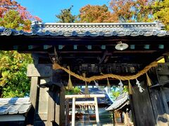 近くの松本神社へ、
松本城主を祀っているそう。
