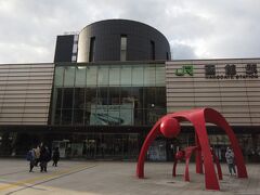 ＜ＪＲ函館駅＞

赤いオブジェが目印ですね♪
中のインフォメーションへ。