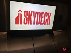 夕方18:00にChicago City Passで予約していたSkyDeckに行きます。SkyDeckのあるウィルスタワーはシカゴ高層ビルで1番高い108階建てのビルです。展望台は103階にあります。