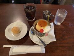 ケーキでも有名な人気の喫茶店「ボンボン」でプリンをいただきました。