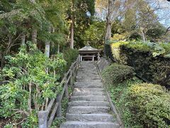 平泉駅から平泉中尊寺へ行く途中、義経最期の地とされている高館・義経堂へ