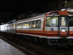 このオホーツク2号は札幌で5番線に到着し、約10分後に折り返して苗穂運転所へ回送されます。午前中に2種類のキハ183系国鉄色を撮影する事が出来ました。