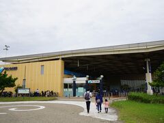 新江ノ島水族館に到着
湘南モノレールの湘南江ノ島駅からは、徒歩10分ぐらいでしょうか