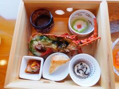 郡上八幡にあるリストランテ雀の庵によるイタリアンです、
いっただっきまーす(^^♪
伊勢海老のワサビ蒸し
フォアグラのプリン
ホタテとキノコのテリーヌ
郡上野菜のカポナータ
クエの薄皮パイ包み
飛騨牛ホホ肉赤ワイン煮込みの煮凝り