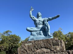 平和祈念像。。。

平和への願いを込めた空間です。
