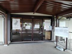 平城京跡にやってきました。遺構展示館ですが、閉館になっていた。