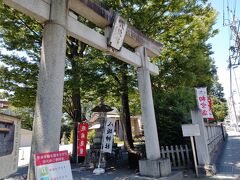 井上源三郎資料館から少し歩くと八坂神社。