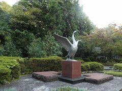 しばしまったりした後、金沢城を散策。
ホテルを出てすぐの白鳥路を歩きました。