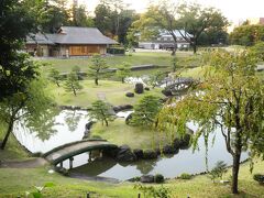玉泉院丸庭園。美しい。
2代加賀藩主前田利長の正室だった玉泉院（織田信長の4女）の屋敷があった場所だそうです。
体育館が建てられた時期もありましたが2015年3月に復元。