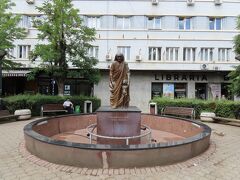 マザー・テレサ像もあります。