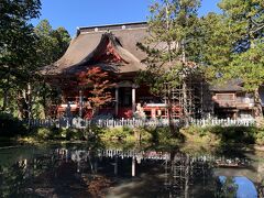 羽黒山三神合祭殿に到着。
ここを参拝するだけで、三山を巡るのと同じ御利益があるとのことです。
私にとっては、とても好都合の神様です。