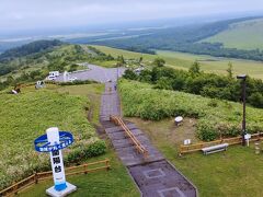 開陽台へ　いい景色ですがこの日は生憎の曇り空です。