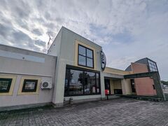 中標津バスターミナル（中標津町交通センター）で乗り換えます。