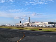 羽田空港に着陸。