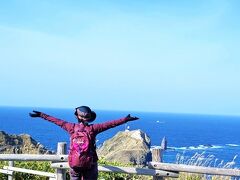 《神威岬展望広場》
チャレンカの小道や灯台、日本海が一望できるビューポイント。
神威岬は積丹半島北西部から日本海に突出する岬。 
