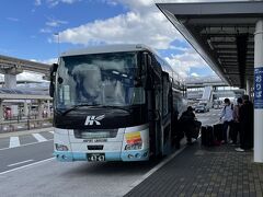 伊丹空港に無事到着。そういえば大阪空港交通は阪急観光バスに吸収されたんだっけ。

伊丹空港　12：41