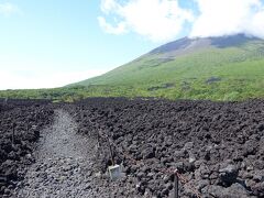 9:19　岩手山焼走り熔岩流に到着。自然観察路を歩く。