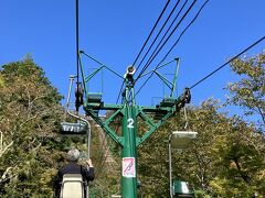 天橋立傘松公園へ上ります
因みにケーブルカーとは　ほぼ並走