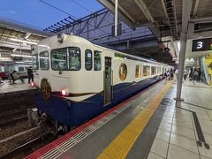 そうは言ってもバーカウンターでの飲食を楽しみながら、風光明媚な瀬戸内海の多島美の景色を眺める列車旅は楽しかったです。
