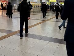 ＡＭ６時４３分。近鉄「大阪難波駅」で下車。