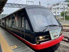 帰りはゆっくり時間を決めず、小田原にも寄って、と在来線で。
なんと！ちょうど黒船電車が来ました！