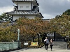金沢城の脇を歩き…
ここは石川門だったかな