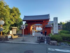 続いては、薬師寺です。北受付側です。

薬師寺はもともと藤原京にありましたが、平城遷都に伴い現在の場所に移築されたようです。